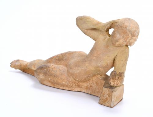 Donna distesa – Joan RebullJoan Rebull (Reus, Catalogna, Spagna, 1899-1981) è stato il creatore di un'opera scultorea classicista che può essere inquadrata nel Novecentismo catalano.