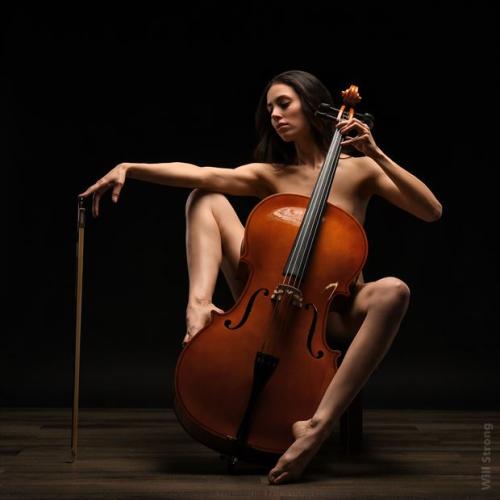 Lynette on the cello - Artistic nude photo by photographer Will Strong (yb2normal) - AmorArt
