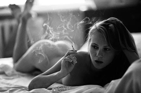 Vive attualmente nella città di Simferopol, nella penisola di Crimea (Russia), Vladislav Spivak è un fotografo specializzato in fotografia erotica, nudi e ritratti il ​​cui lavoro viene svolto interamente utilizzando fotocamere digitali.